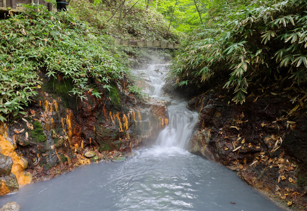 大湯沼川天然足湯